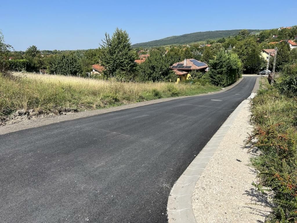 Csatorna nyomvonal helyreállítás I.rész (Forrás utca) Csatorna nyomvonal helyreállítás I.rész (Forrás utca)